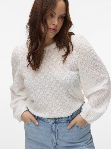 Vero Moda Curve Bluse 'VMCFlower' i hvid