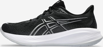 Chaussure de course ASICS en noir : devant