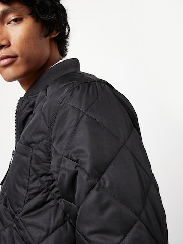 HOLLISTER Jacke in Schwarz