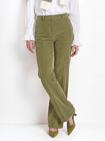Rich & Royal - Pierna ancha Pantalón en verde: frente