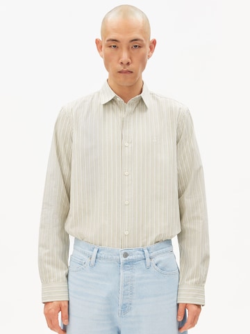 Fit confort Chemise ARMEDANGELS en vert : devant