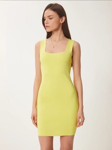 Robes en maille 'Strickkleider' Happiness İstanbul en jaune : devant