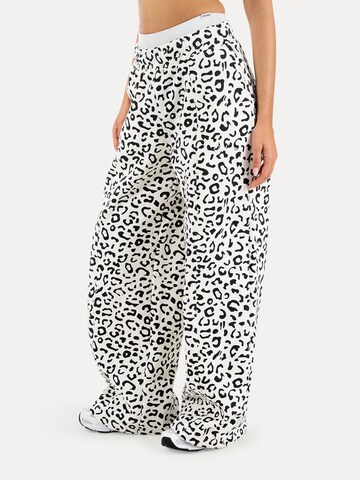Loosefit Pantalon Smilodox en blanc