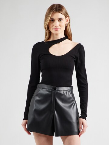 ABOUT YOU T-shirt 'Leandra' i svart: framsida