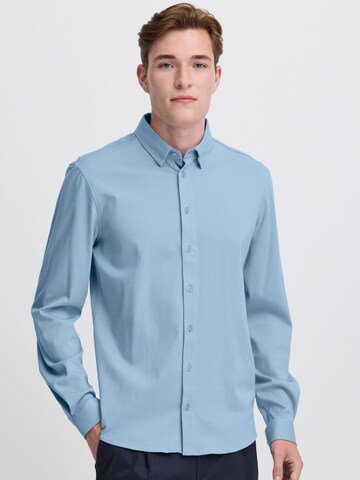 Casual Friday - Ajuste regular Camisa 'Arthur ' en azul: frente