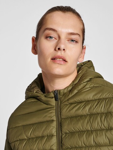 Veste d’hiver Hummel en vert