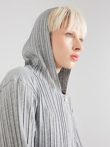 ABOUT YOU Sweatjacke  'Emie' in Grau