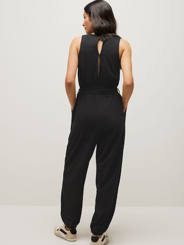 Next Jumpsuit in Zwart