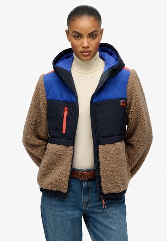 Veste en polaire Superdry en gris : devant