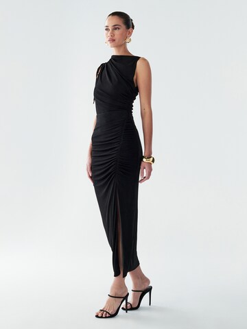 Rochie 'Eternity' de la BWLDR pe negru