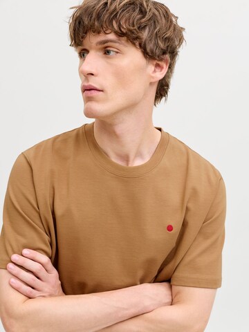 R.D.D. ROYAL DENIM DIVISION T-Shirt 'RDDRoad' in Braun