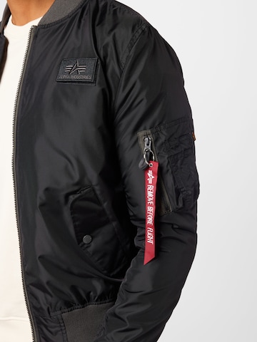 ALPHA INDUSTRIES Jacke in Schwarz