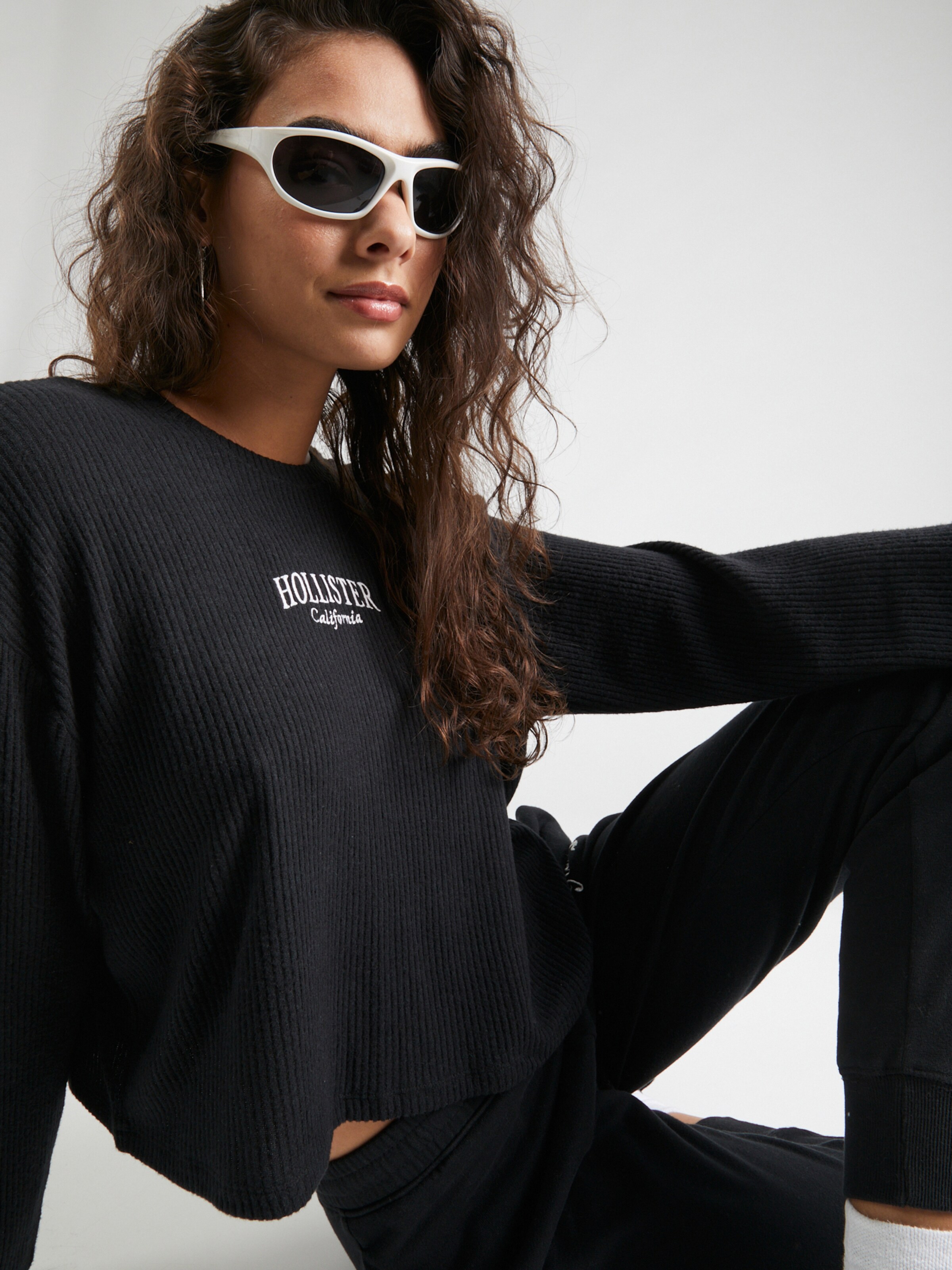 Hollister black 2024 crop top