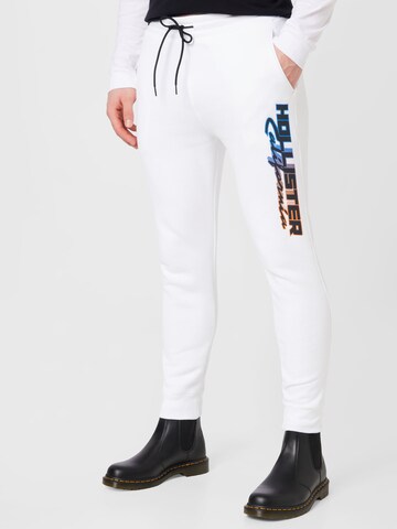 HOLLISTER - Tapered Pantalón en blanco: frente