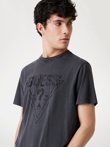 GUESS T-Shirt in Schwarz