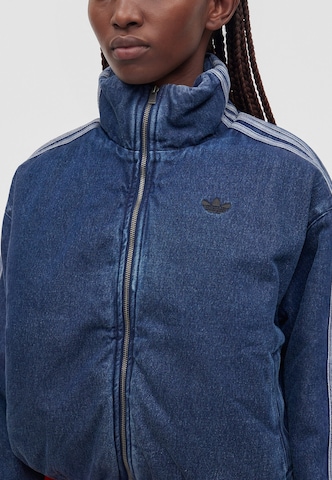 ADIDAS ORIGINALS Prehodna jakna 'Firebird' | modra barva