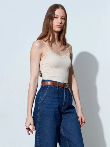 Dilvin Top in Beige: front