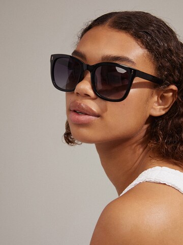 Lunettes de soleil 'KATYA' Pilgrim en noir