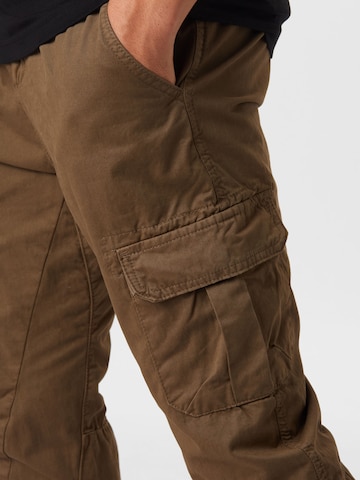 Urban Classics Tapered Cargobroek in Bruin