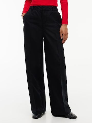 Tommy Jeans Wide leg Pressveckad byxa i svart: framsida