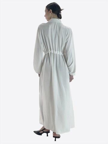 Elara Kleid in Weiß