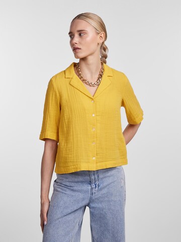Bluză 'TINA' de la PIECES pe galben: față