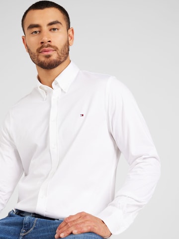 Slim fit Camicia di Tommy Hilfiger Tailored in bianco