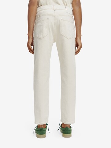 Tapered Jeans 'The Drop regular tapered jeans — Forget' di SCOTCH & SODA in bianco