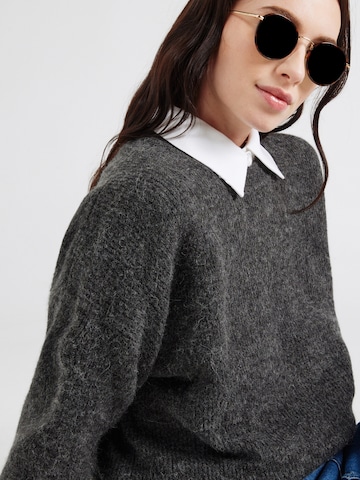 Pulover 'CORE FUZZY' de la SCOTCH & SODA pe gri