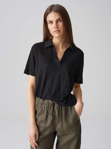 Tricou 'Sluse' de la OPUS pe negru: față