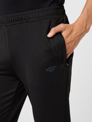 Effilé Pantalon de sport 4F en noir