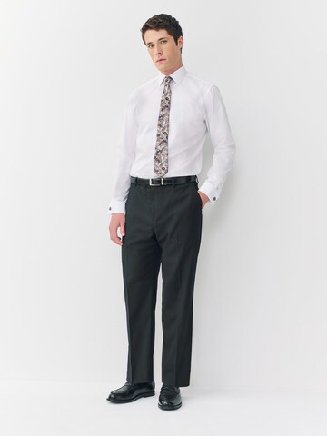 Next Regular Fit Set: Hemd und Krawatte in Grün