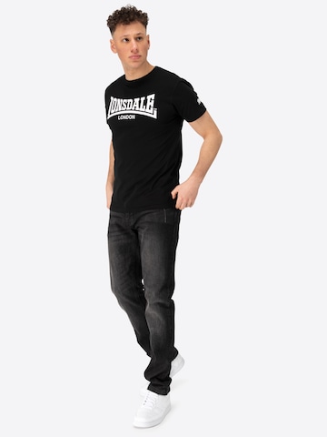 LONSDALE T-shirt 'Yarnbrook' i svart