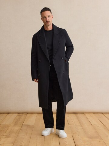 DAN FOX APPAREL Tussenjas 'Pascal' in Zwart: voorkant