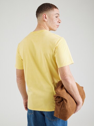 T-Shirt WRANGLER en jaune : derrière