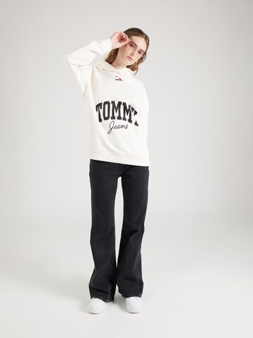 Felpa di Tommy Jeans in bianco