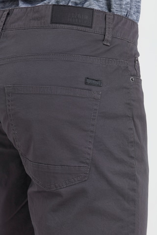 !Solid Regular Chinoshorts 'MILLAN' in Grau