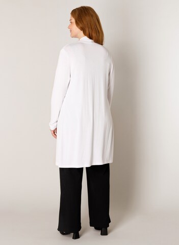 BASE LEVEL CURVY Strickjacke in Weiß