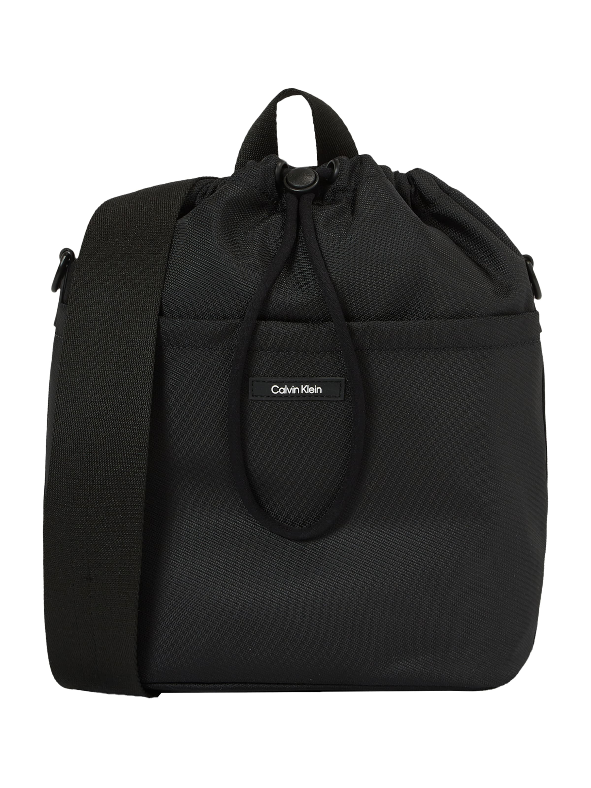 Calvin Klein Skuldertaske 'Essential' i sort: forside