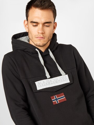 NAPAPIJRI Sweatshirt 'Burgee Win' in Schwarz