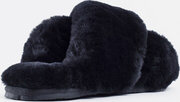 Gooce Pantofle 'Furry' – černá