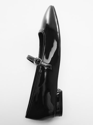 MANGO Balerinka z rzemykiem 'CLOE' w kolorze czarny