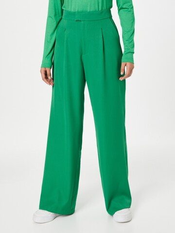 Sofie Schnoor Regular Pleat-Front Pants in Green: front