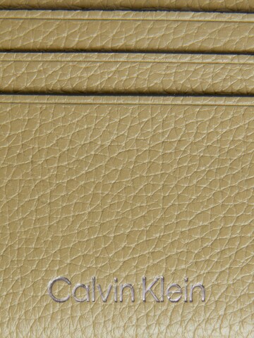 Calvin Klein Case in Beige
