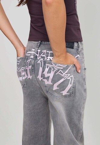 Ed Hardy Широка кройка Дънки в сиво