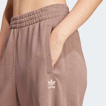 ADIDAS ORIGINALS Tapered Παντελόνι 'Essentials' σε καφέ