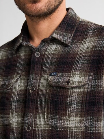 Petrol Industries Средняя посадка Рубашка в Красный