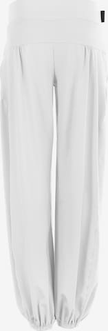 Winshape Ohlapna forma Športne hlače 'WTE3' | bela barva