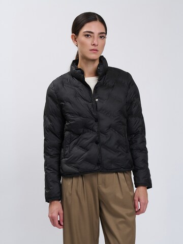 Influencer Between-Season Jacket in Black: front