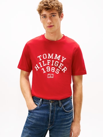 T-Shirt 'ARCH' TOMMY HILFIGER en rouge : devant
